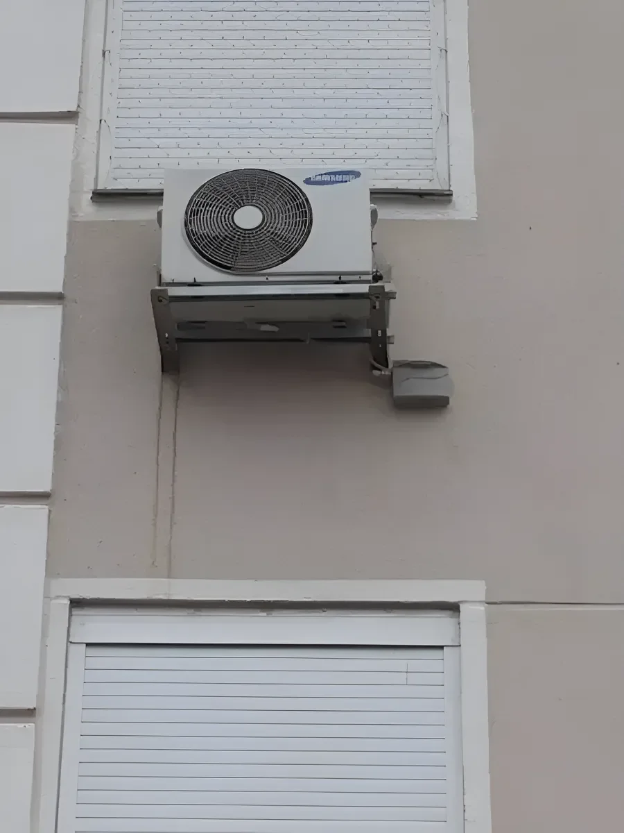 Evaporador De Agua Para Arcondicionado Split 110/220v Cinza